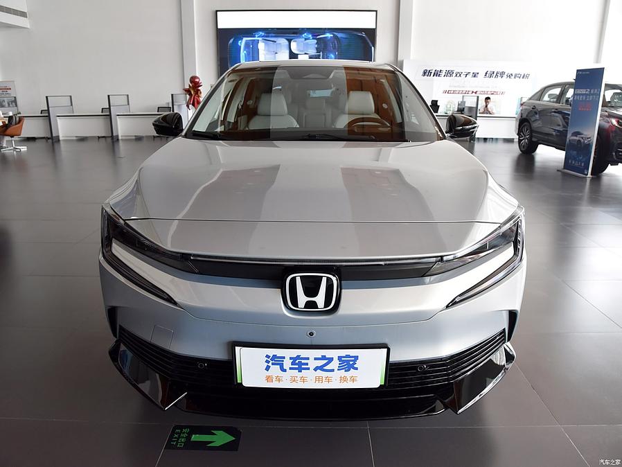 Honda e:NP2 L.Riker Silver