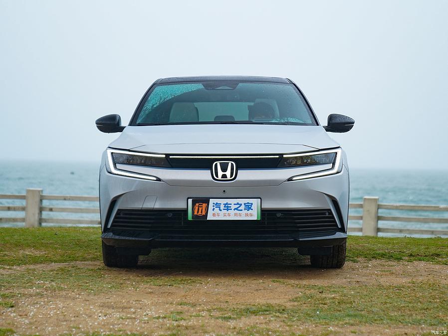 Honda e:NP2 L.Riker Black/Silver