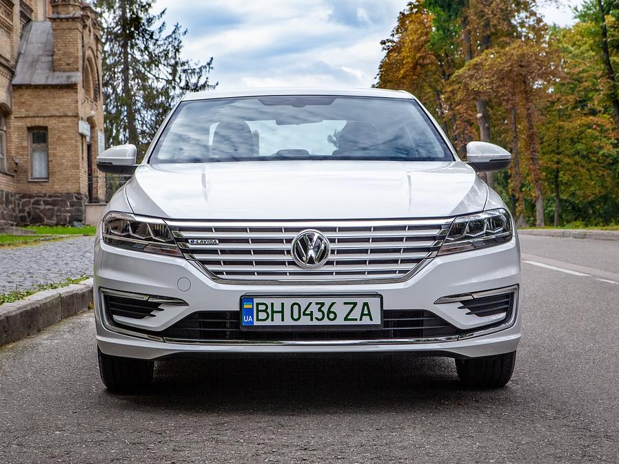 Volkswagen e-Lavida White front